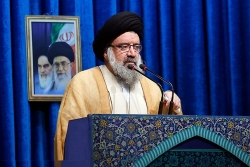 حجاب نباید جامعه را دو قطبی کند/ دشمنی با ایران بازی با دم شیر است